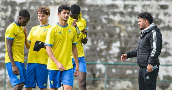 محمد هيثم يسجل هدفين بالكعب ويصنع ثالثا فى فوز إستوريل 7-1 بالدورى البرتغالى