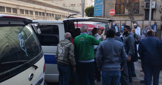 تشييع جثامين الأم وأبنائها ضحايا جريمة كرموز من مسجد العمرى بالإسكندرية.. فيديو