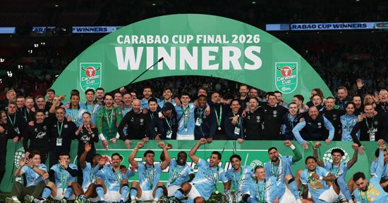 مانشستر سيتي يتوج بكأس الرابطة بعد فوز مثيرة على آرسنال