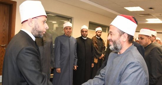 وزير الأوقاف يتفقد انتظام العمل بالديوان العام ويهنئ العاملين بعيد الفطر