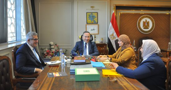 وزير التعليم العالى يبحث تعزيز كفاءة خريجى التمريض بالمستشفيات الجامعية