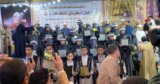 تكريم 26 من حفظة القرآن فى احتفالية كبرى بقرية الخمايسة بسوهاج.. صور