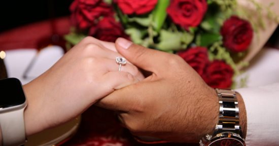 لو خطبت فى العيد.. قواعد إتيكيت مهمة لازم تعرفها قبل زيارة خطيبتك