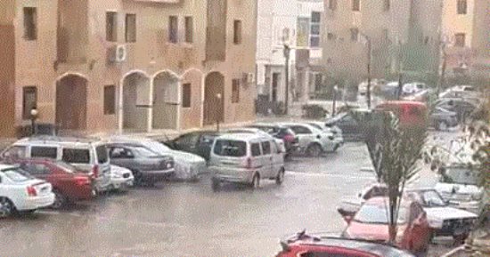 أمطار غزيرة تضرب القاهرة الكبرى وتحذيرات من تقلبات جوية حادة 