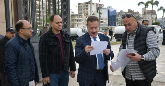 محافظ بورسعيد يتفقد جاهزية عربات كسح مياه الأمطار.. صور