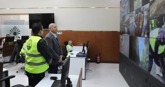 ​محافظ القاهرة يتابع جهود رفع آثار الأمطار من مركز سيطرة الشبكة الوطنية 