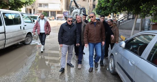 محافظ الجيزة يتفقد جهود شفط مياه الأمطار بشوارع الدقى والعجوزة.. صور