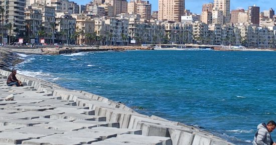 انخفاض فى درجات الحرارة ونشاط للرياح بالإسكندرية.. فيديو