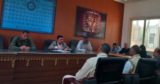 رئيس مدينة القرنة يناقش دعم المواطنين ويعاين الفرص الاستثمارية لقطع الأراضى المستردة