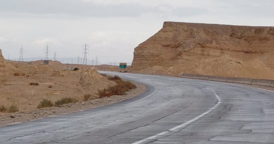 محافظ جنوب سيناء يطمئن على فتح جميع الطرق وعودة الحياة إلى طبيعتها