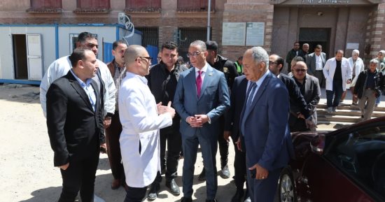 محافظ الجيزة يتابع انتظام سير العمل بمستشفى أم المصريين وتواجد الأطقم الطبية
