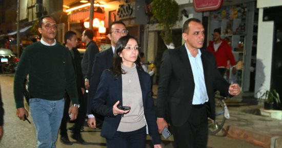 محافظ البحيرة تقود حملة مكبرة بدمنهور لمتابعة غلق المحلات التجارية 