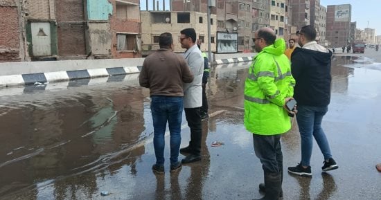 رئيس مياه القليوبية يتابع رفع تجمعات الأمطار ويؤكد استمرار العمل على مدار الساعة