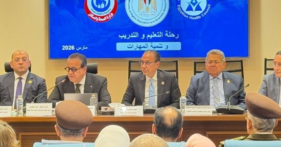 وزير التعليم العالى يؤكد ضرورة التكامل مع وزارة الصحة لإعداد كوادر حقيقية للقطاع الصحى