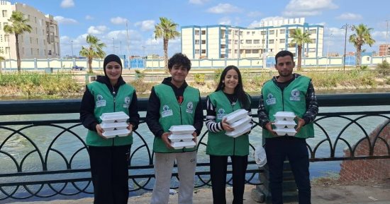 نبيل الكاتب عضو التحالف توزع 2500 وجبة لدعم المرضى والأولى بالرعاية بالبحيرة