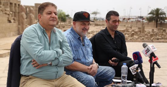 خالد الصاوى يفتح ملفات مسيرته الفنية فى ندوة تكريمه بالأقصر للسينما الإفريقية.. ويؤكد: خضت رحلة كبيرة.. وأصبحت أكثر وعياً.. وأسعى دائما إلى تطوير نفسى.. وتعرّضت لصدمة مع تقدمى فى العمر