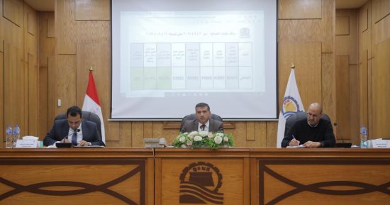 محافظ قنا يعلن تفعيل قرار العمل "أون لاين" الأحد من كل أسبوع لمدة شهر