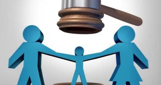 قانون الرؤية فى ميزان حقوق الإنسان.. حقوقيون: لا يتماشى مع التطورات الحديثة بمفاهيم حقوق الطفل.. ويؤكدون ضرورة تغير مفهوم الرؤية إلى الرعاية المشتركة.. وخبير سلوك: تعثر الرؤية يراه الطفل نوعًا من الرفض والتخلي