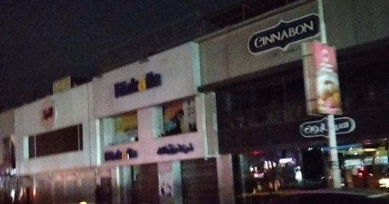 حملات ليلية مكثفة بحى العجوزة لمتابعة التزام المحال بمواعيد الغلق.. صور