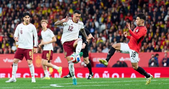الحكومة الإسبانية تدين الهتافات العنصرية ضد منتخب مصر 