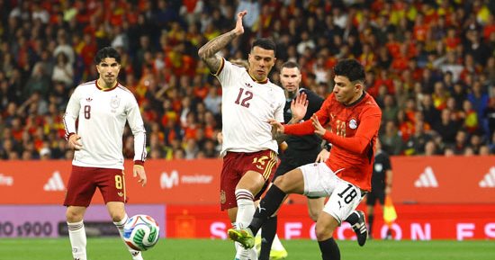 اتحاد الكرة يوافق على سفر إسلام عيسى لألمانيا لإجراء جراحة الصليبى