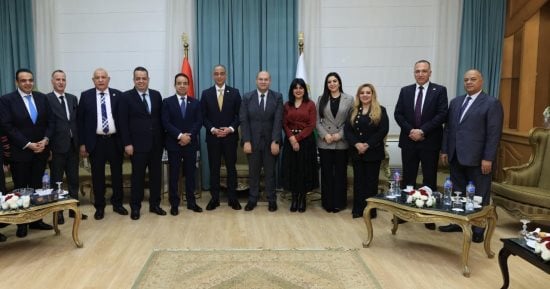 محافظ الجيزة يستقبل عددا من أعضاء مجلسى النواب والشيوخ للتهنئة بالعيد القومى