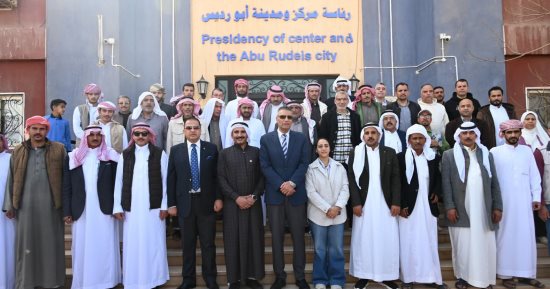 محافظ جنوب سيناء يلتقي مشايخ وعواقل أبورديس.. ويؤكد: تلبية مطالب الأهالي أولوية