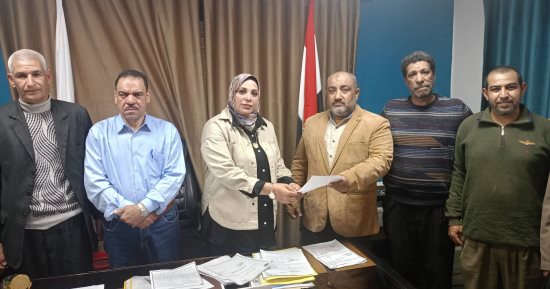 تسليم قطعة أرض أملاك دولة بحى الكوثر بسوهاج لإقامة دار محفوظات