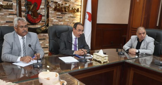 محافظ سوهاج يترأس اجتماعا لمتابعة مشروعات المبادرة الرئاسية حياة كريمة