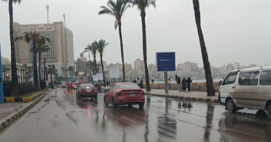أمطار غزيرة ورياح نشطة بالإسكندرية وسط تقلبات جوية مستمرة.. فيديو وصور