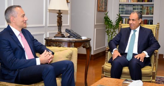 وزير الخارجية يبحث مع الممثل الأعلى لغزة تطورات الأوضاع فى القطاع 
