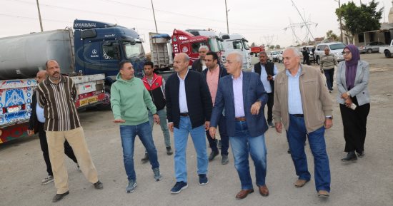 محافظ السويس يتفقد جراج النقل الثقيل على طريق الإسماعيلية