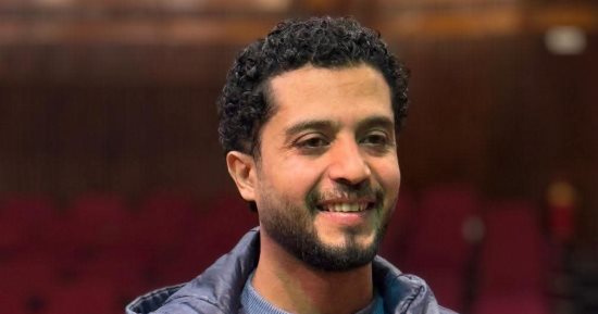 المخرج محمد نبيل العربى ينافس فى مهرجان جامعة القاهرة بمسرحية "اللحية السوداء" 