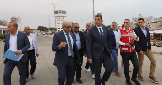 محافظ البحر الأحمر يتفقد موقع لنش الإسعاف البحرى بالغردقة