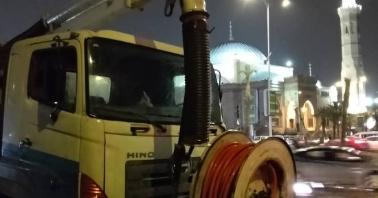 المرور يدفع بسيارات إغاثة على الطرق السريعة بعد سقوط أمطار