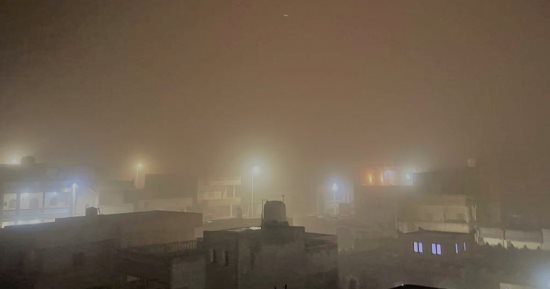 سُحُب ترابية تغطي سماء مطروح تؤثر على جودة الهواء عقب الأمطار.. فيديو