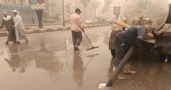 إزالة مبنى آيل للسقوط بفوه ورفع مياه الأمطار من قرى ومدن كفر الشيخ