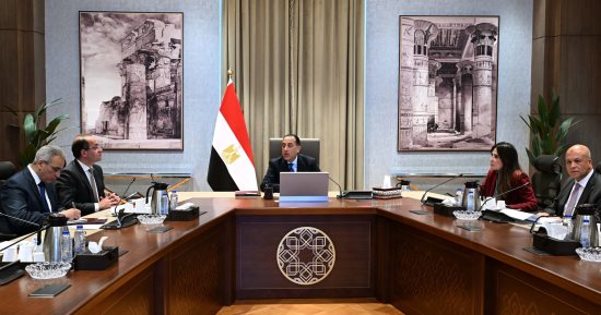 رئيس الوزراء يتابع إجراءات ترشيد استهلاك الكهرباء بالإسكان والجهات التابعة 