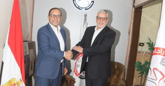 رئيس اتحاد الدراجات يجتمع بالخبير الإيطالي عقب وصوله إلى القاهرة لقيادة المنتخب