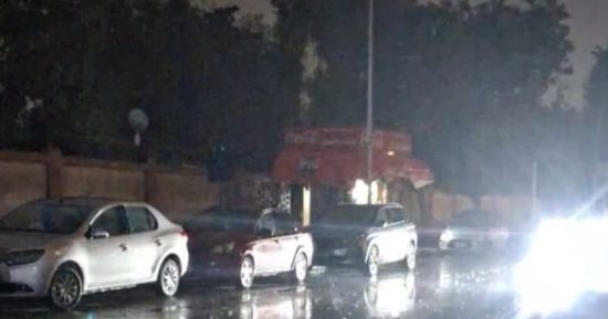 غرف العمليات تراقب حركة السيارات بالكاميرات لرصد أى حوادث أثناء الأمطار