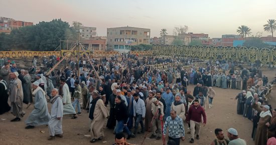 عزاء ضحايا حادث طريق كفر داود السادات فى المنوفية.. فيديو