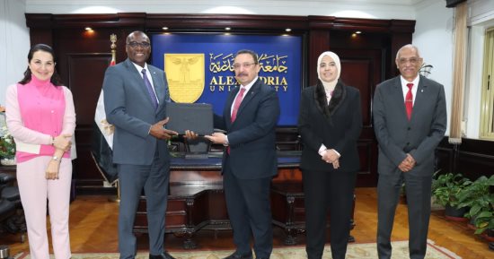 جامعة الإسكندرية تبحث تعزيز التعاون البحثى مع جامعة كارلتون الكندية