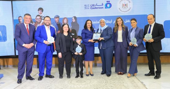 وزيرة التضامن تكرم أبطال مسلسل مسلسل «اللون الأزرق».. مايا مرسى مشيدة بالشركة المتحدة: عمل درامى واحد قد يفوق كل الجهود فى دعم قضايا التوحد.. وتعلن إطلاق جائزة مع «قادرون باختلاف» لأفضل الأعمال الفنية.. صور