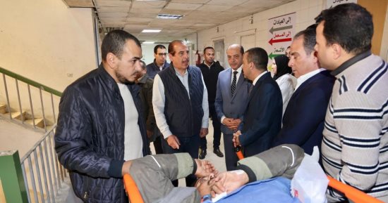 نائب وزير الصحة يزور مصابى حادث السادات للاطمئنان على حالتهم الصحية