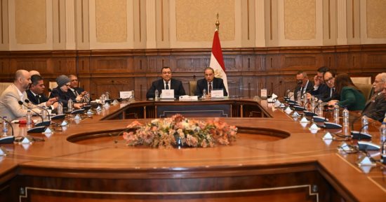 الخليج خط أحمر.. رسالة حاسمة من خارجية الشيوخ: مصر قيادة وشعبا تدعم دول الخليج ضد العدوان الإيراني.. ووزارة الخارجية: زيارة الرئيس السيسى للدول العربية وسط مسارات الحرب ترجمة لمبدأ مسافة السكة.. صور