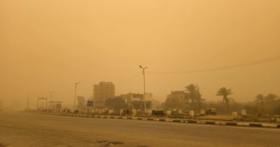 المرور يدفع بسيارات إغاثة على الطرق السريعة بعد ظهور رياح مثيرة للأتربة