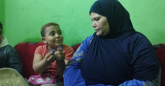 والدة تلميذ المنيا: لم نجد شنطة عصام والمدير أحضر أخرى بديلة.. فيديو