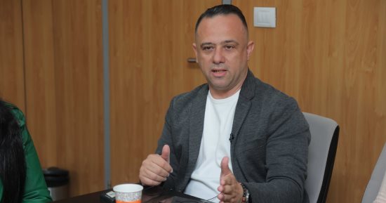 محمود العشرى: الإذاعة عمرها ما هتروح عليها طول ما فيه زحمة