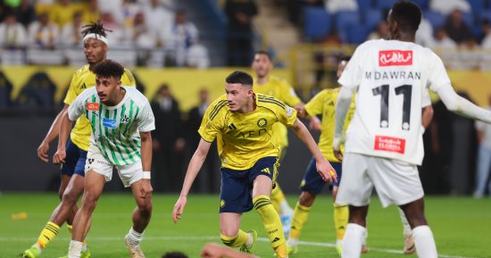 النصر ضد النجمة.. العالمي يتفوق 2 - 1 في شوط أول مثير (فيديو)
