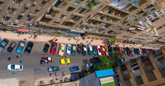 بدء توافد السيارات لإقامة كرنفال المركبات الكلاسيكية فى القاهرة
